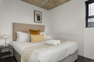 Table Mountain Views & Rooftop Pool Retreat