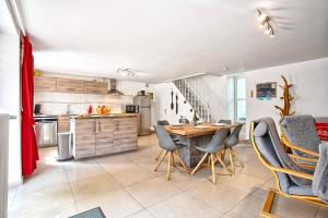 Maisons de vacances Gite La Glycine a 5 min de la Plage Siouville : photos des chambres