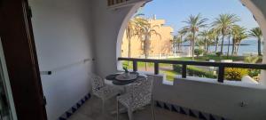 Seafront studio Camisón beach