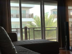 Large beachfront apartment in Cha-am