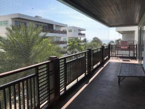 Large beachfront apartment in Cha-am