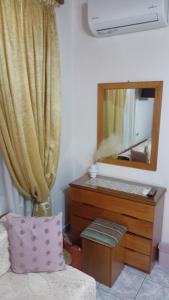 Yiannis House