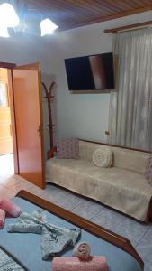 Yiannis House