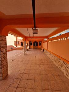 Casa para 18 personas con AC, cocina y a 10 min de la Playa