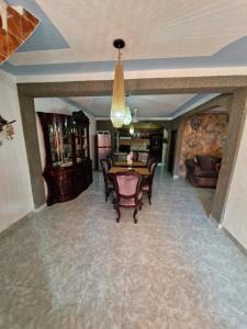 Casa para 18 personas con AC, cocina y a 10 min de la Playa