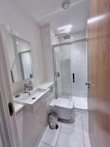 Posh 2 Bedroom Apartment with Gym