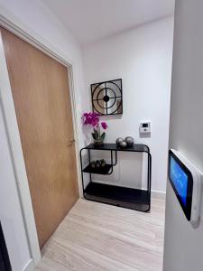 Posh 2 Bedroom Apartment with Gym