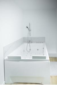 Appartements Semillon - Baignoire Balneo plein centre : photos des chambres