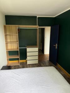 Loue Chambres vert bâtiment les cytises 11 ou 13 rue de la motte Nevers 58000