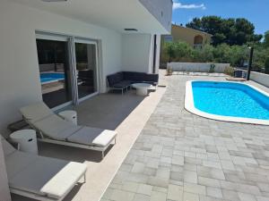 Villa Plesa with office and private pool