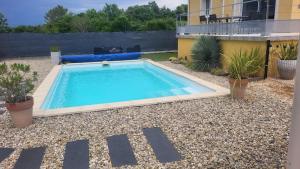 Villas Charmante maison lumineuse avec piscine, jolie vue : photos des chambres