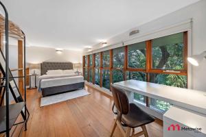 MetaWiseBnB Stylish Loft Studio with Garden in Seaforth