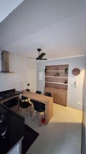 Apartamento completo para até 6 pessoal e reserva de vaga, com estilo na Praia Praia do Tombo&Astúrias