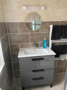 Appartements Iago city, appartement 2 chambres, hyper centre, aeroport et gare a proximite : photos des chambres