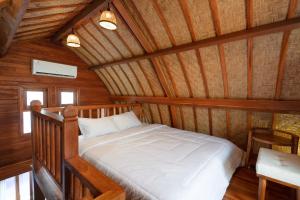 Luh Adi Villa 2, Modern Balinese Wooden house close to Uluwatu and some beaches