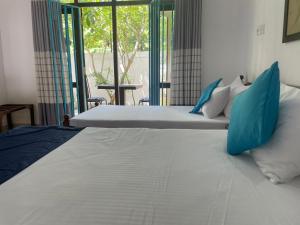 Coral Breeze Hikkaduwa