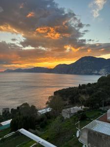 Sea Whisper Home -Sunset, Sea, Easy Stay, Shops