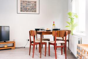 2 Bedroom Apartment Near London Bridge with a Garden