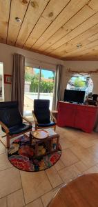 A La Topaze #Gîte calme #3 pers #Piscine privée #Cholet #Wifi haut débit #Préau #Cholet #Parc japonais #Puy du F ou