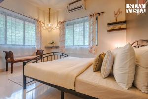 Belas Palmeiras by VEO - Part of StayVista with Pool & Bonfire