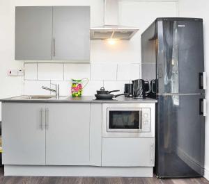 London E14 Poplar - Cosy 1 Bed Apartment for 3