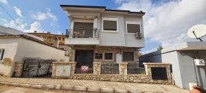 Urla Sanat Sokağı bahçeli ev