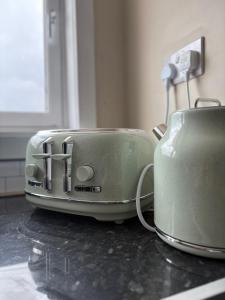 3 Bedroom Apartment - Loch Linnhe Views - Modern & Chilled Highland Stay