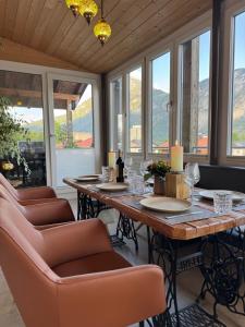 wolke 7, Alpenblick mit Eleganz, Kingsizebett, Kamin, Terrasse mit Grill, Garten