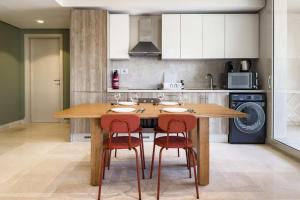 The Groundlight 1BDR Mangroovy Free Beach & Pool