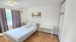 Canary wharf cottage