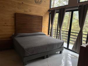 Hermosa cabaña en el bosque