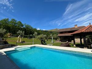 Vivienda turistica jardín con encanto y piscina