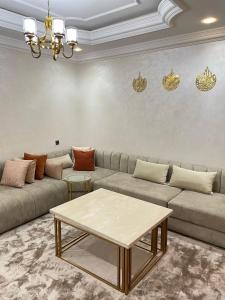 Luxurious 6 bdrms pool villa RE63025