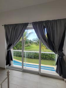 Modern 2BDR - Pool & Golf View