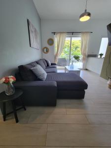 Modern 2BDR - Pool & Golf View