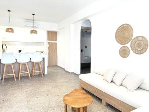 Sakellis Home 2- Steps to Beach & Town