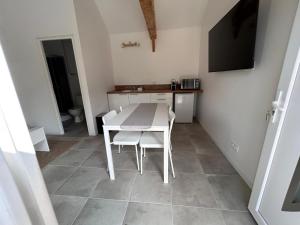 Appartements Les 3 studios : Appartement 1 Chambre