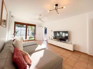 Villa luminosa con Piscina privada - patio y aparcamiento