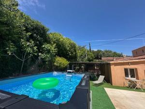 Villas Ollioules, au coeur de la pinede, proche de la mer : Villa 3 Chambres