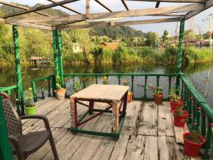 Budshah Palace House Boat