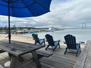 Vineyard Harbor Motel