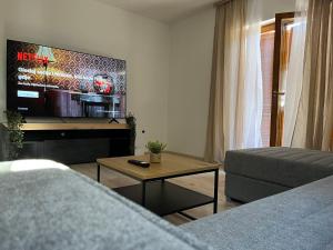 Peaceful New Country House with Saltwater Pool