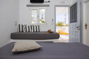 Flisvos beach studios