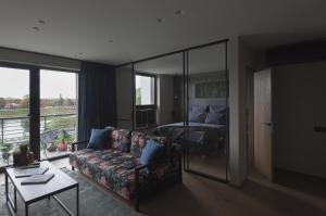 Jaukus ir stilingas butas prie Jono kalnelio