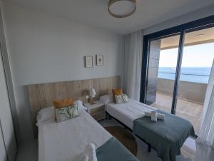 Luxury Apartment - Benidorm Beach - Sea Views, Pool & Terrace