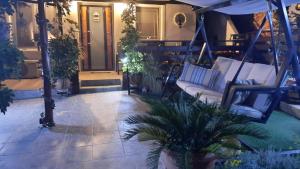 Zoe garden home
