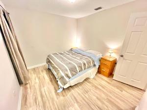 Rooms by Month JAX Airport & Zoo