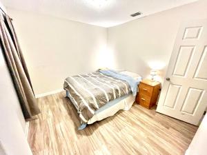 Rooms by Month JAX Airport & Zoo