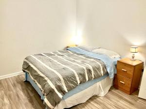 Rooms by Month JAX Airport & Zoo