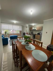 Departamento 3 domitorios, a dos cuadras de Espacio Urbano y Terminal Linatal